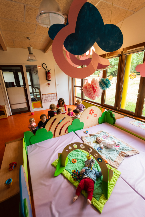 Éveil et motricité pour les bébés du multi-accueil de Nort-sur-Erdre - Agrandir l'image, . 0octets (fenêtre modale)